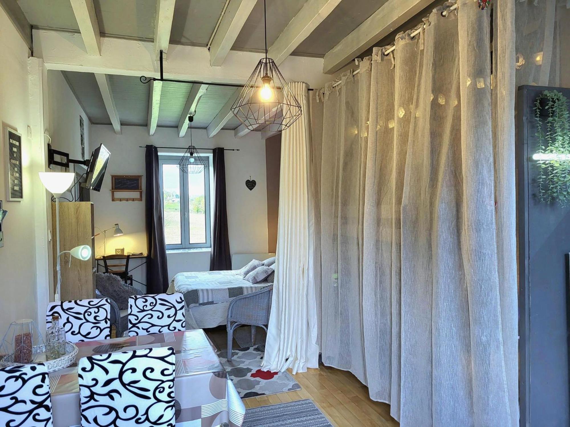 Chez Christy Chemin Des Dinots Bed & Breakfast Saint-Bonnet-de-Four Room photo